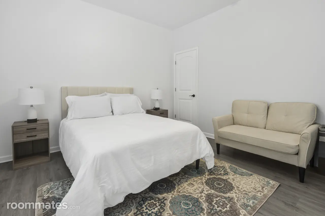 Profile photo 1 of 10