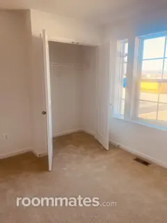 Room for rent in Charles Town, WV $800, house