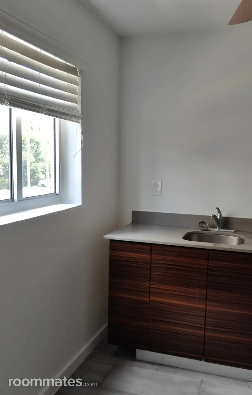 Profile photo 4 of 13