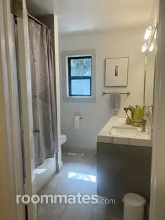 Room for rent in Oakland, CA $1350, house