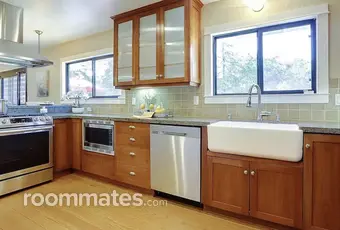 Room for rent in Oakland, CA $1350, house