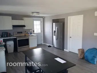 Room for rent in Bellingham, MA $850, house