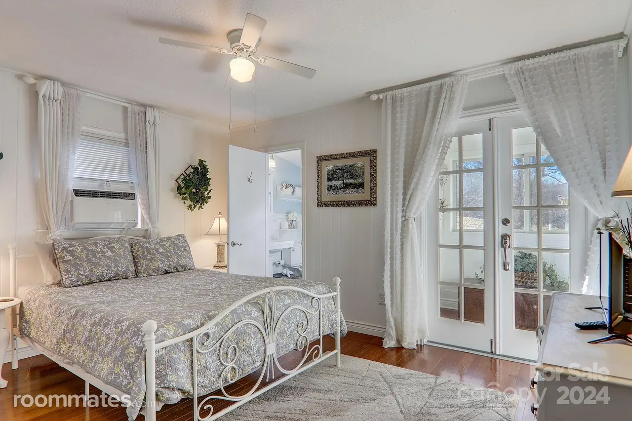 Profile photo 1 of 11