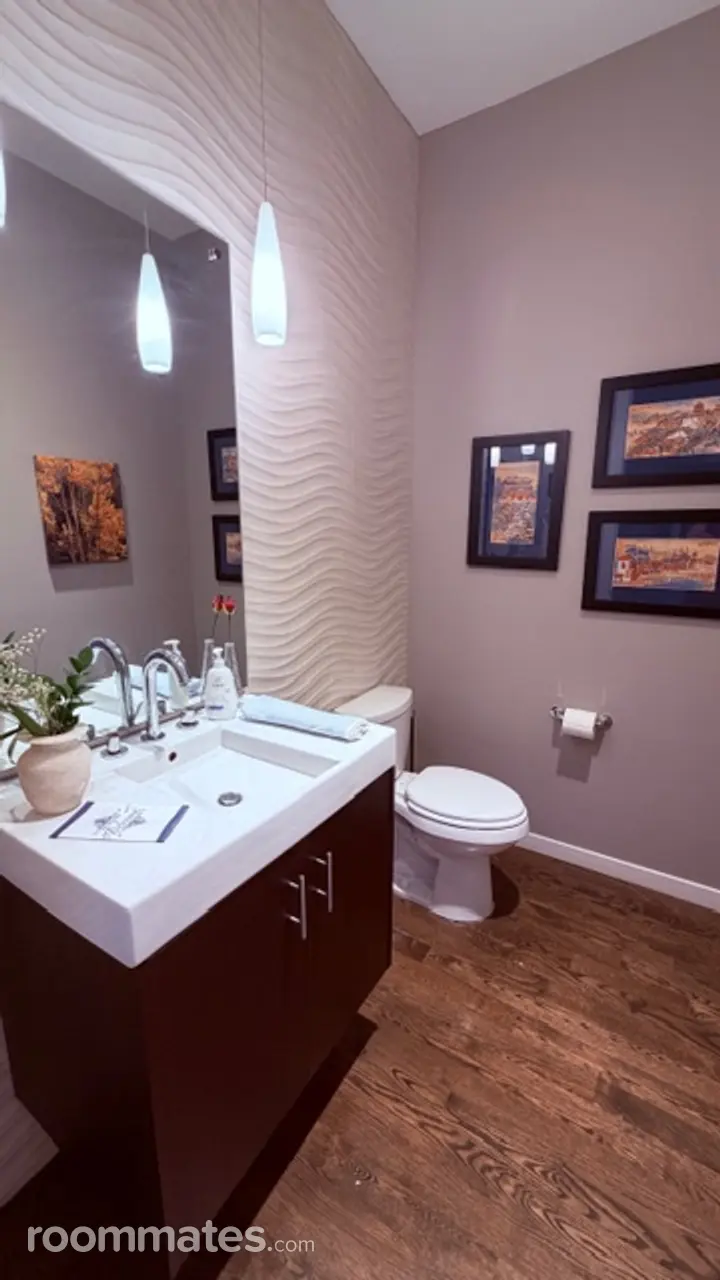 Profile photo 10 of 11