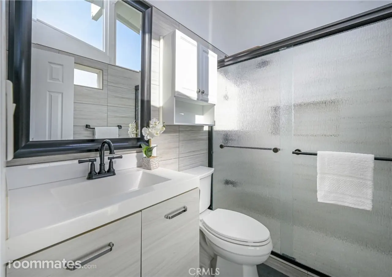 Profile photo 7 of 16