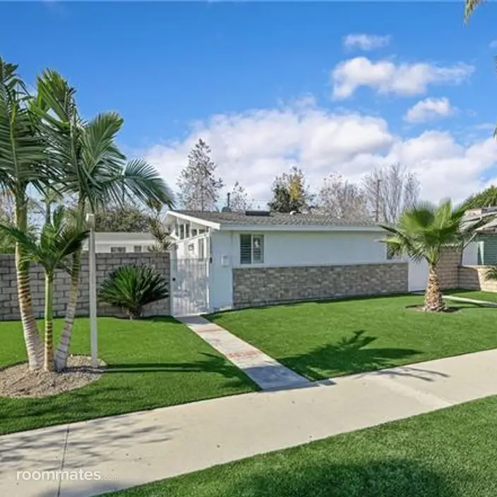 Room for rent in Anaheim, CA $1700, house