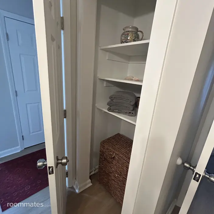 Room for rent in Greensboro, NC $1000, house