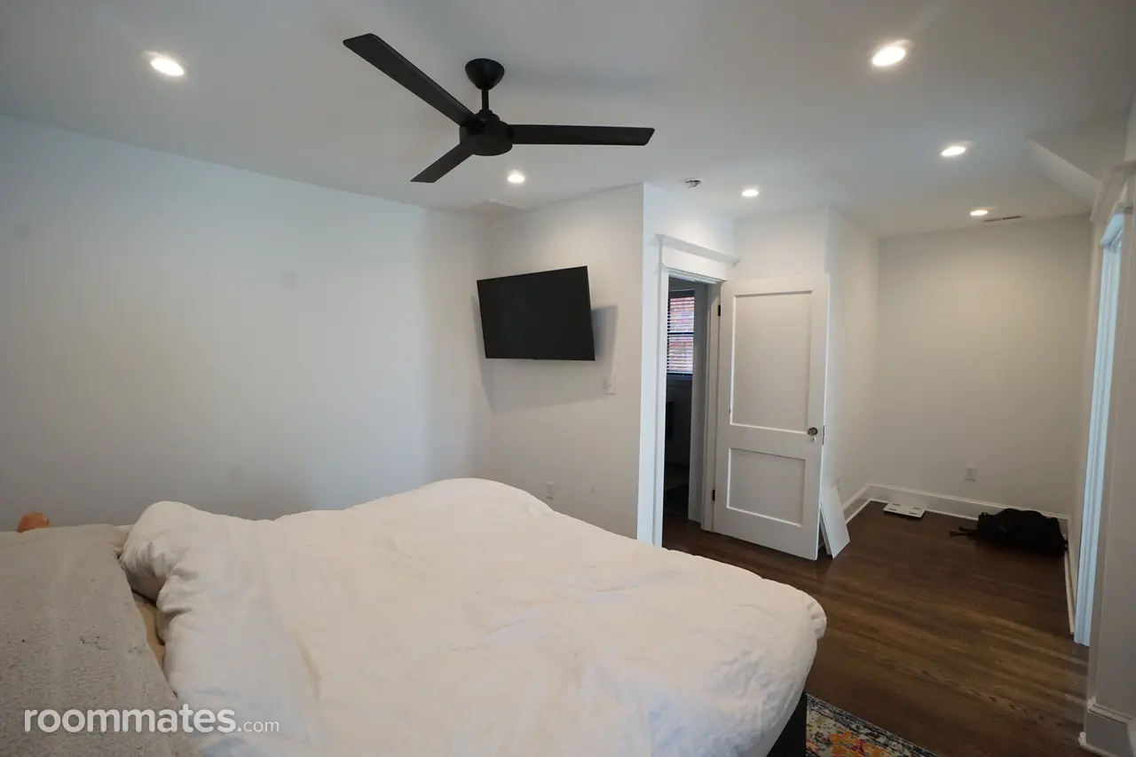 Profile photo 1 of 2