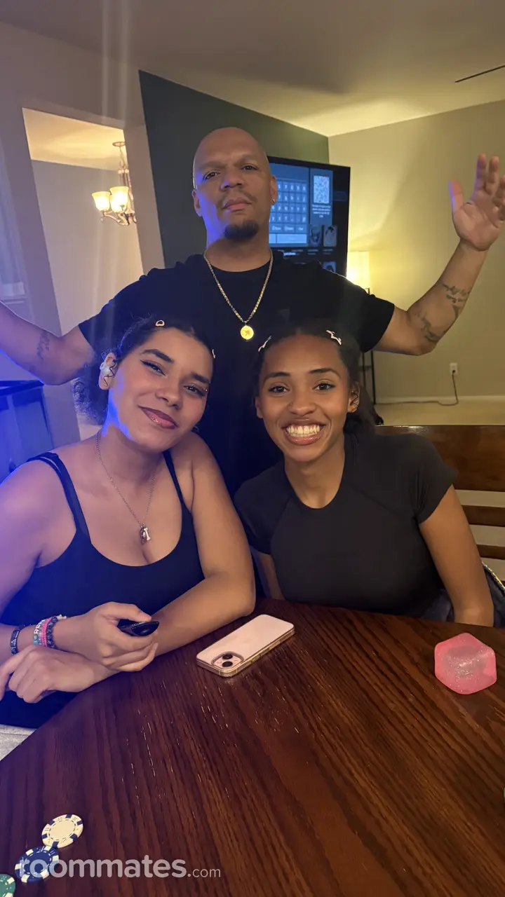 Profile photo 8 of 11