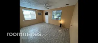 Room for rent in St. Petersburg, FL $1111, house