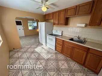 Room for rent in St. Petersburg, FL $850, house
