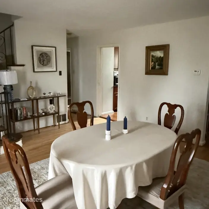 Room for rent in Joliet, IL $950, house