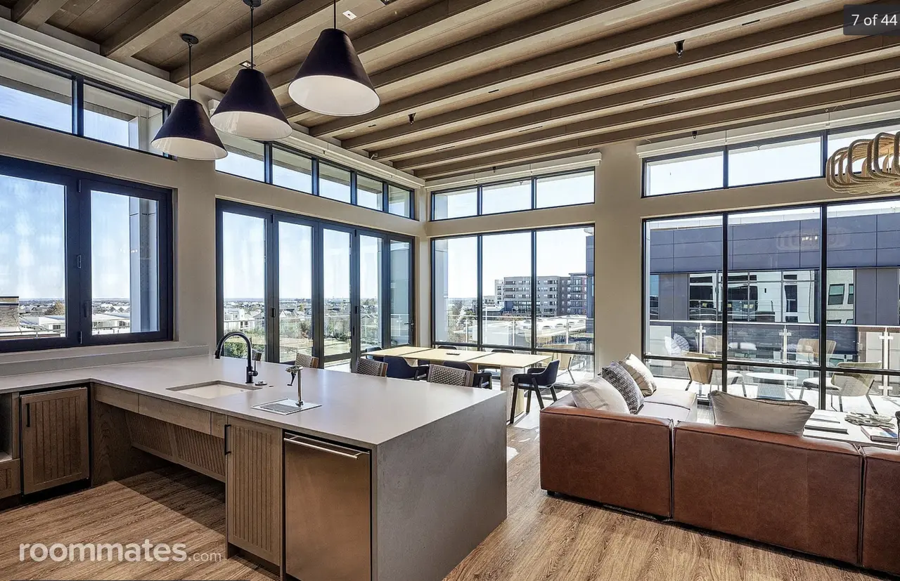 Profile photo 9 of 18