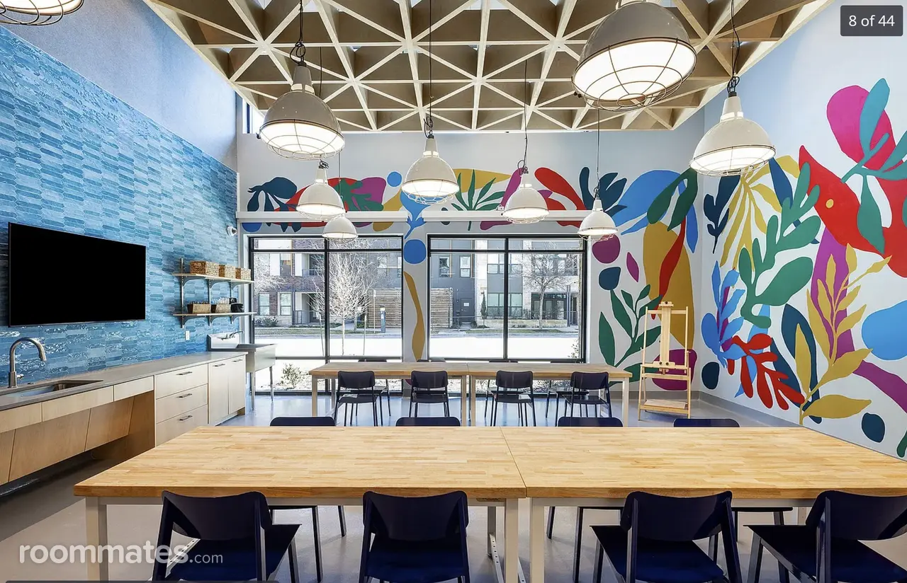 Profile photo 7 of 18