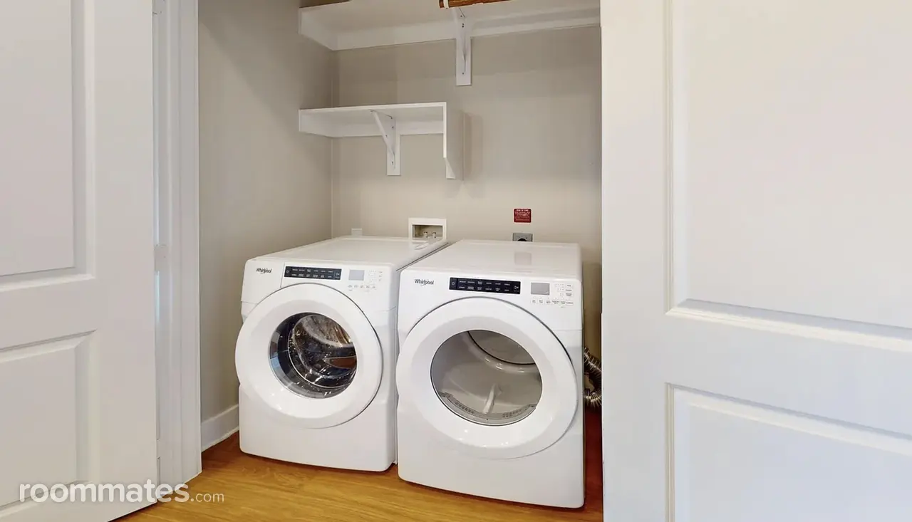 Profile photo 8 of 18