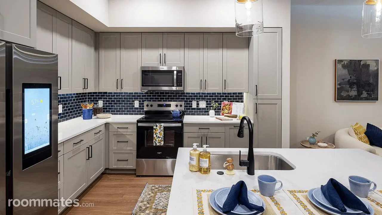 Profile photo 3 of 18