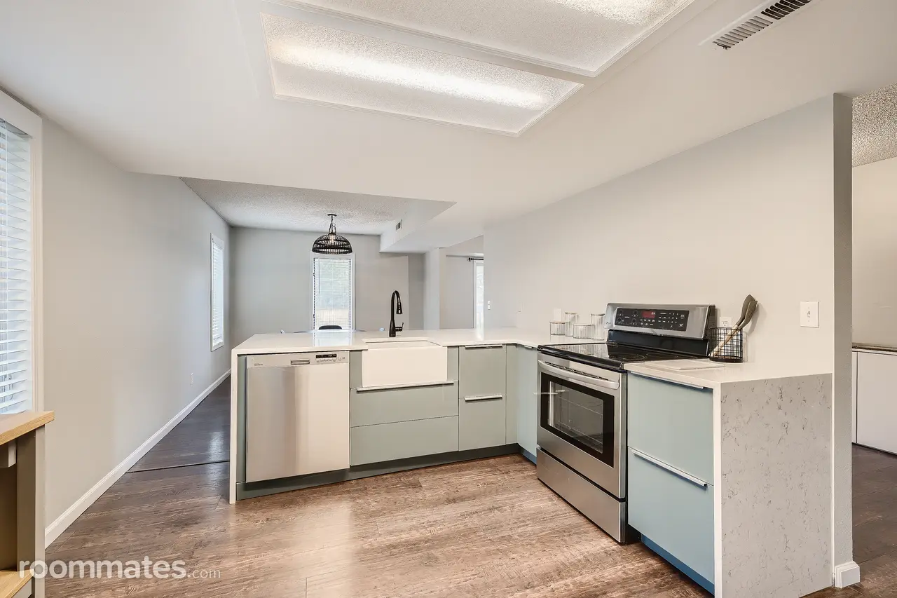 Profile photo 6 of 11