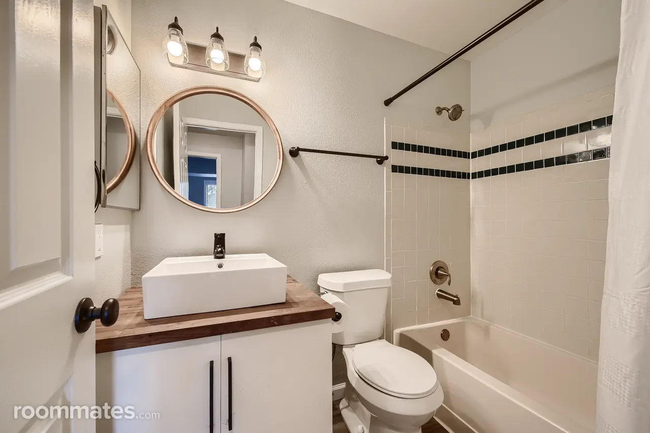 Profile photo 9 of 11