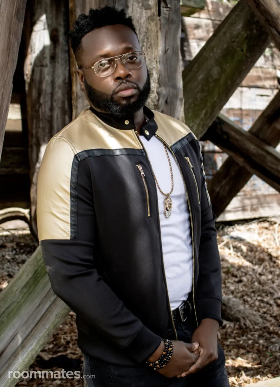 Profile photo 1 of 3