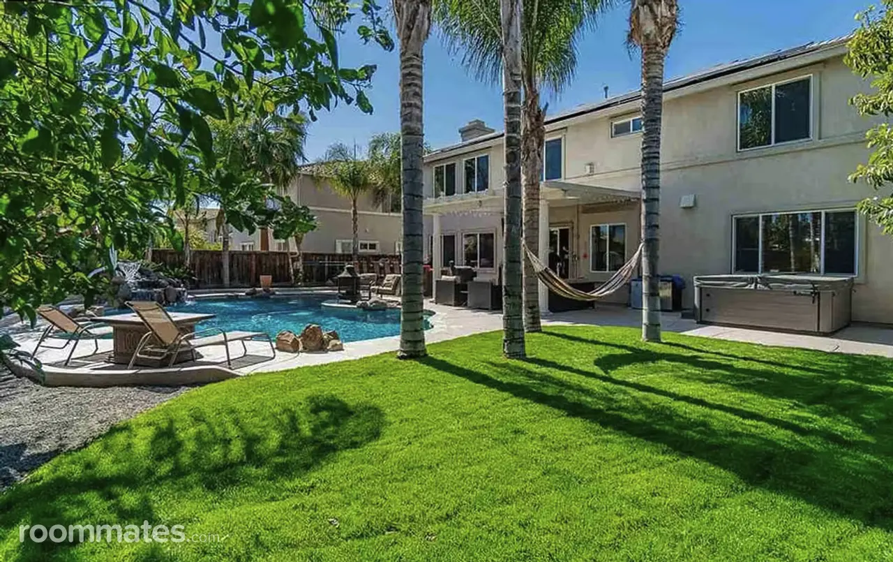 Profile photo 4 of 11