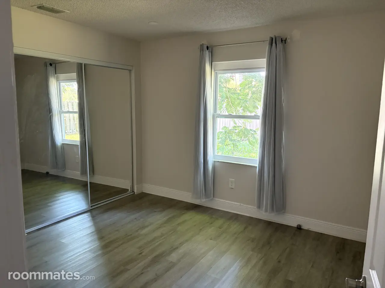 Profile photo 3 of 4