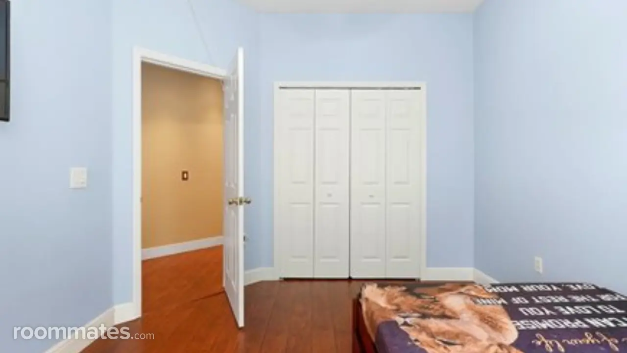 Profile photo 3 of 10