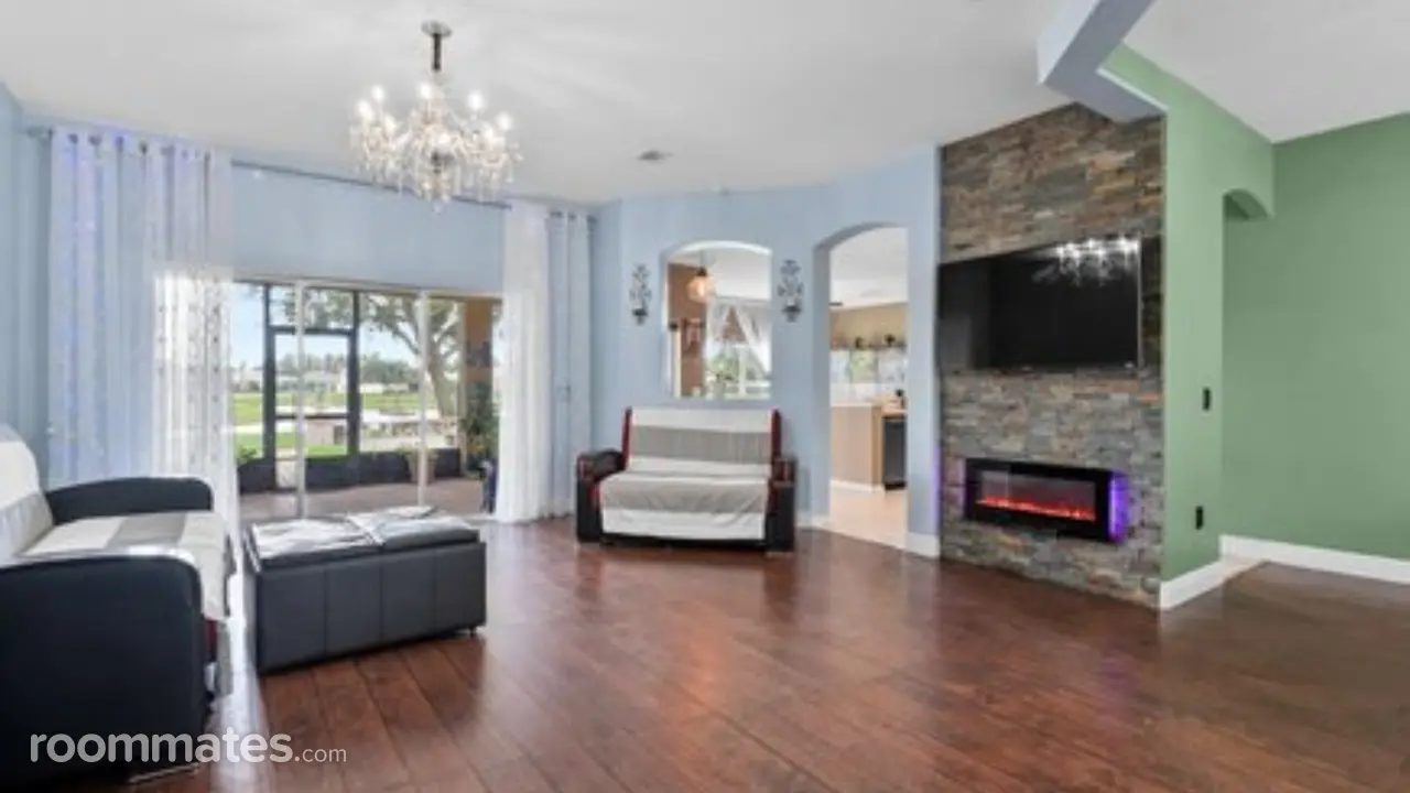 Profile photo 7 of 10