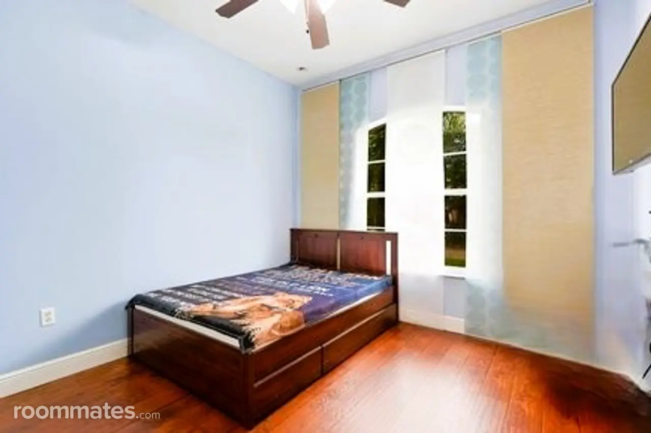 Profile photo 2 of 10