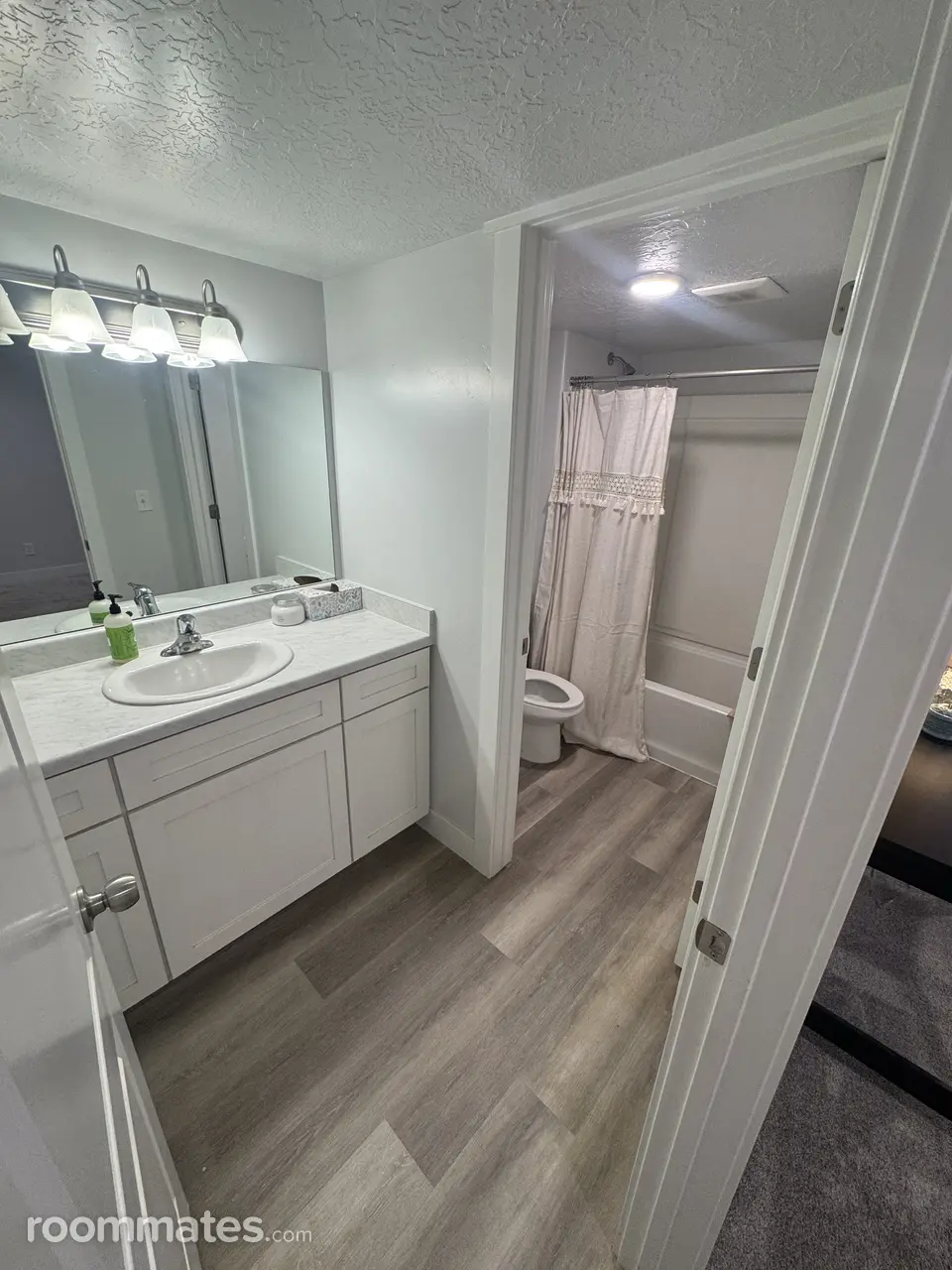 Profile photo 7 of 9