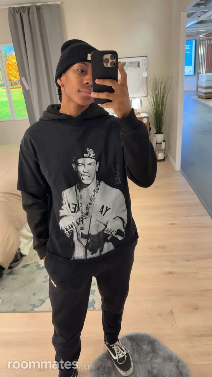 Profile photo 12 of 16