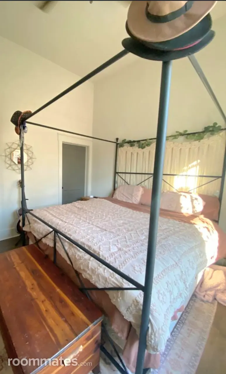 Profile photo 7 of 15