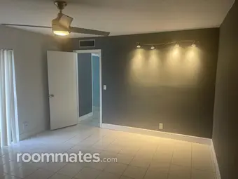 Room for rent in West Palm Beach, FL $1200, townhouse