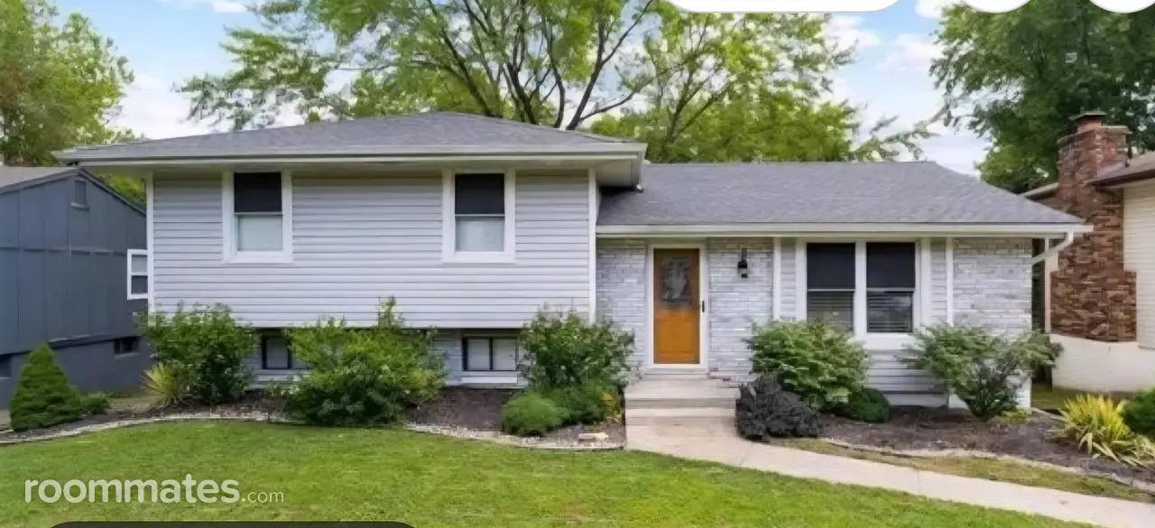 Profile photo 3 of 4