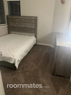 Room for rent in Elk Grove, CA $800, house