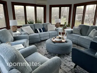 Room for rent in Gates NY $1200, house