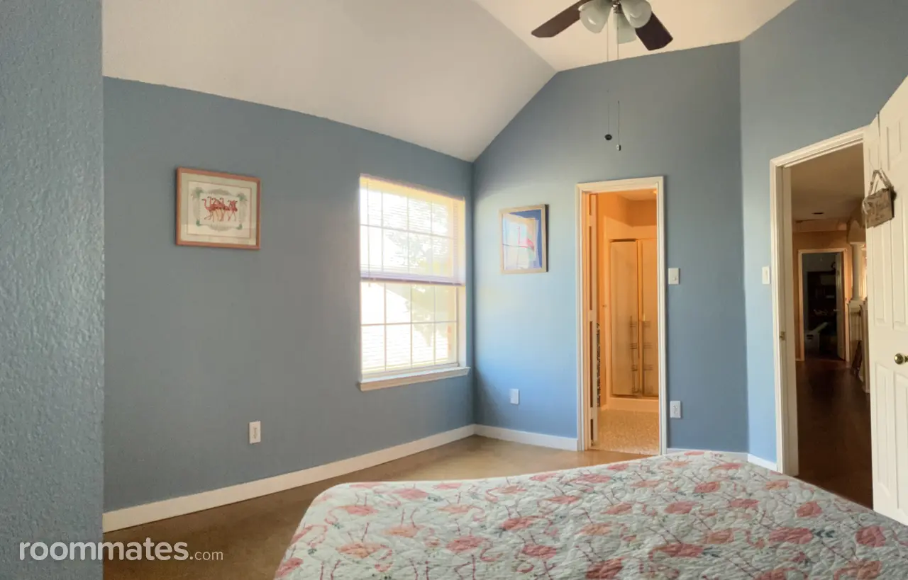 Profile photo 3 of 10