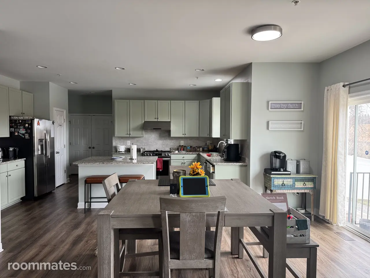 Profile photo 8 of 10