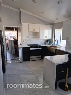 Room for rent in Victorville, CA $800, house