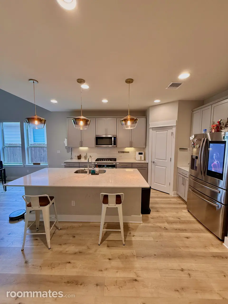 Profile photo 3 of 16