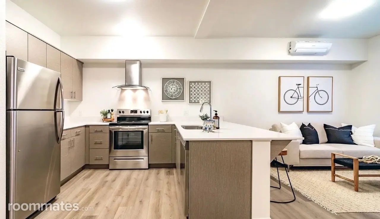 Profile photo 7 of 8