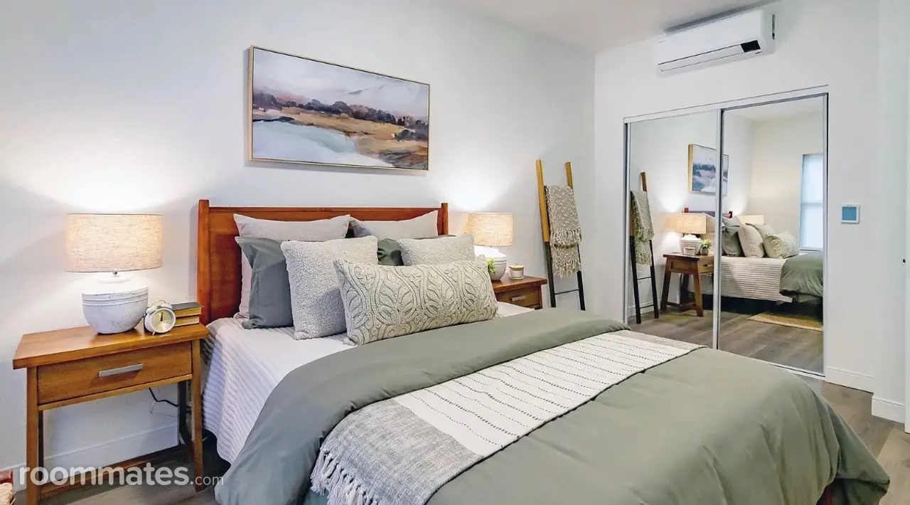 Profile photo 6 of 8