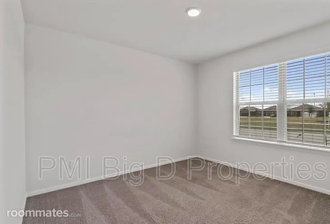 Profile photo 1 of 4