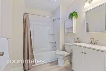 Room for rent in Saint Paul, MN $695, house