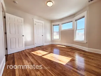 Room for rent in Saint Paul, MN $695, house