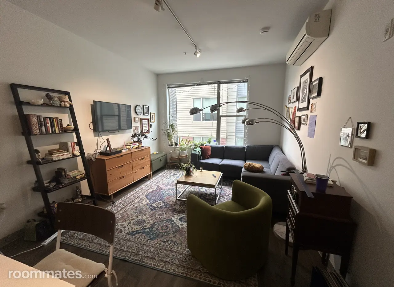 Profile photo 7 of 11