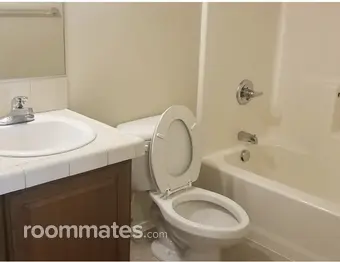 Room for rent in Newberg, OR $785, townhouse