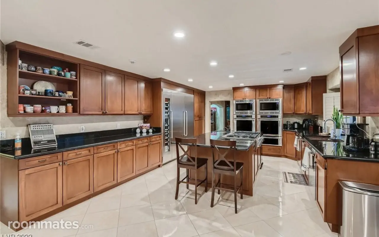 Profile photo 9 of 11