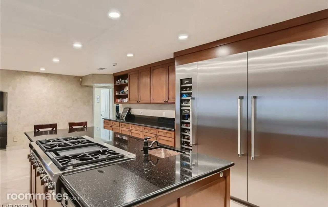 Profile photo 4 of 11