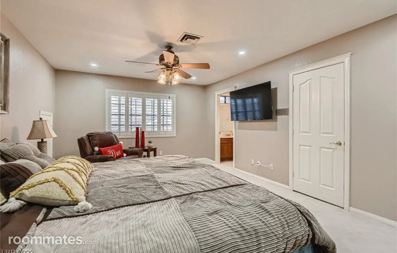 Profile photo 6 of 11