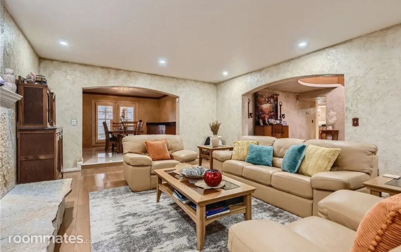 Profile photo 8 of 11